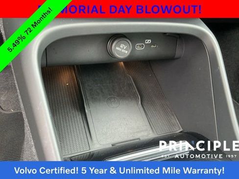 Used 2025 Volvo XC40 B5 Plus AWD/4WD image 21