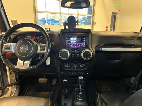 Used 2017 Jeep Wrangler Unlimited Rubicon image 25