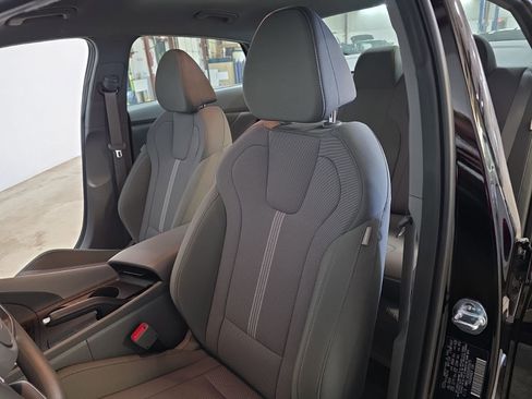 Used 2025 Hyundai Elantra SE image 27