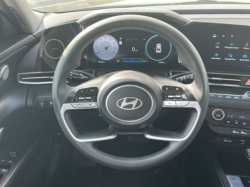 Used 2024 Hyundai Elantra SEL FWD image 22