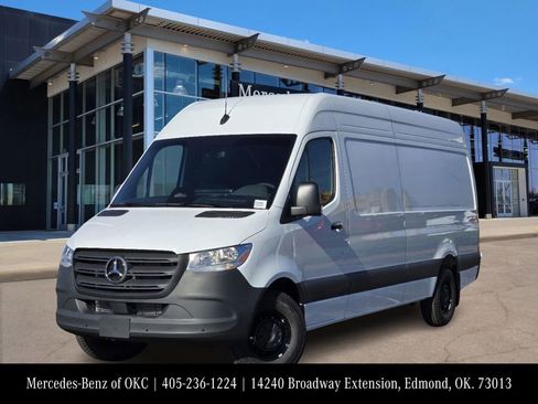 Used 2025 Mercedes-Benz Sprinter 2500 image 1