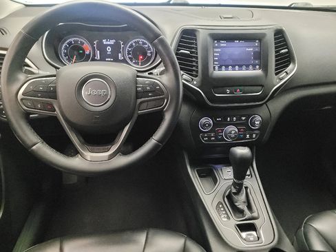 Used 2019 Jeep Cherokee Latitude Plus w/ Comfort/Convenience Group FWD image 22