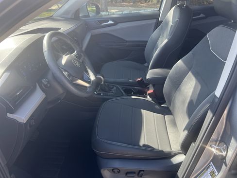 Certified 2024 Volkswagen Taos SE w/ Panoramic Sunroof Package image 16