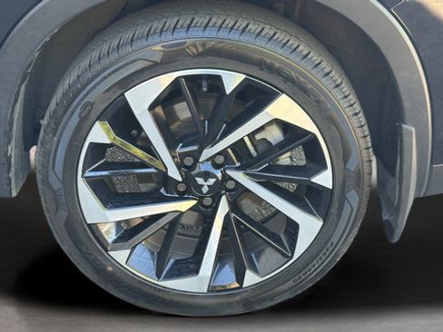 Used 2023 Mitsubishi Outlander 4WD Plug-In Hybrid image 36