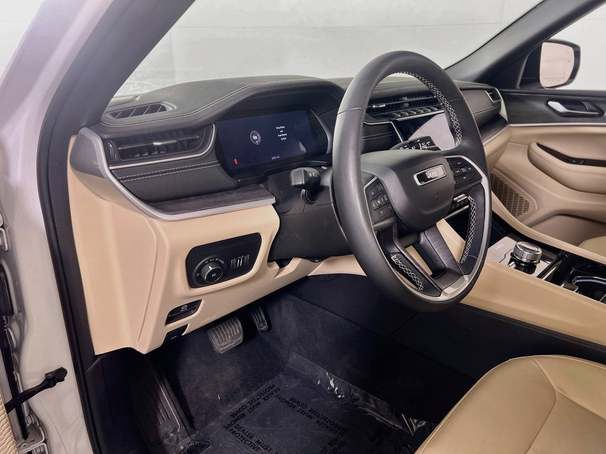 Used 2023 Jeep Grand Cherokee Limited AWD/4WD image 9