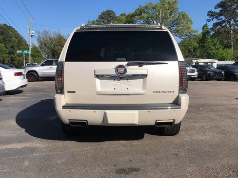 Used 2012 Cadillac Escalade Premium image 4