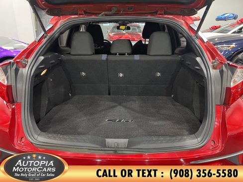 Used 2020 Toyota C-HR XLE image 18