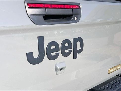 Used 2023 Jeep Gladiator Sport image 29