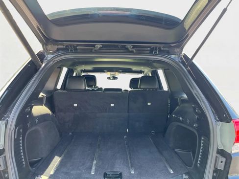 Used 2017 Jeep Grand Cherokee Limited AWD/4WD image 11