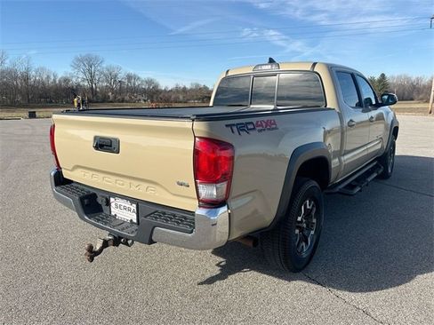 Used 2016 Toyota Tacoma TRD Off-Road image 13
