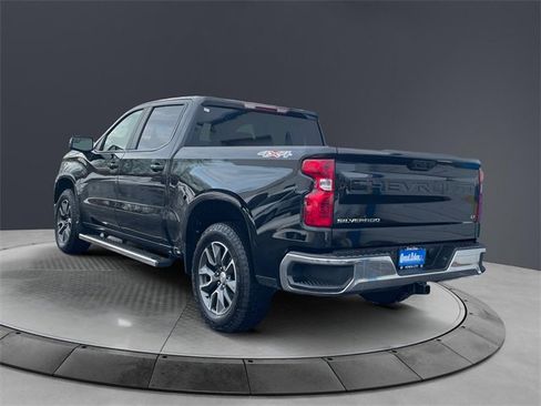 Used 2024 Chevrolet Silverado 1500 LT image 3
