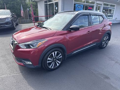 Used 2019 Nissan Kicks SR w/ SR Premium Package FWD image 9