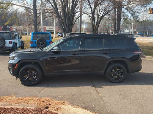 Used 2023 Jeep Grand Cherokee L Limited w/ Black Appearance Package image 8