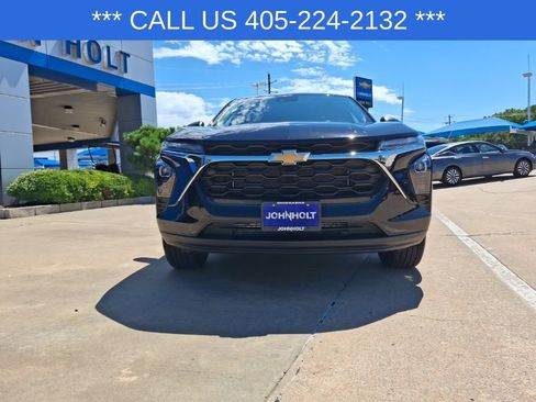 Used 2025 Chevrolet Trax LS w/ Driver Confidence Package FWD image 3
