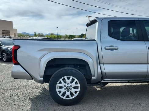 Used 2024 Toyota Tacoma SR5 AWD/4WD image 5