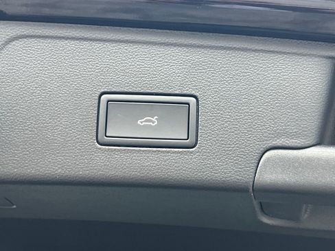 New 2026 Volkswagen Atlas Cross Sport SEL image 17