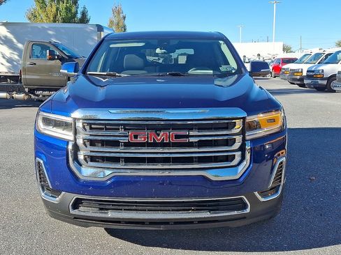 Used 2023 GMC Acadia SLE image 2