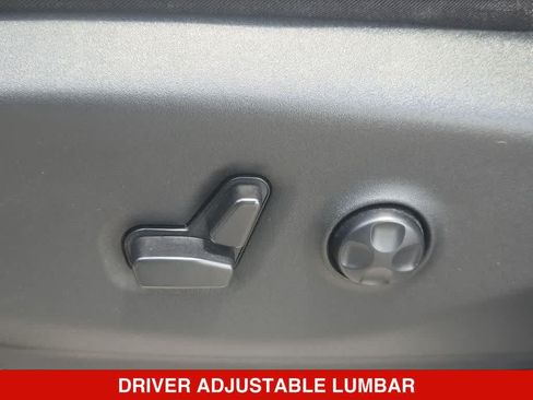 Used 2024 Chrysler Pacifica Touring-L FWD image 16