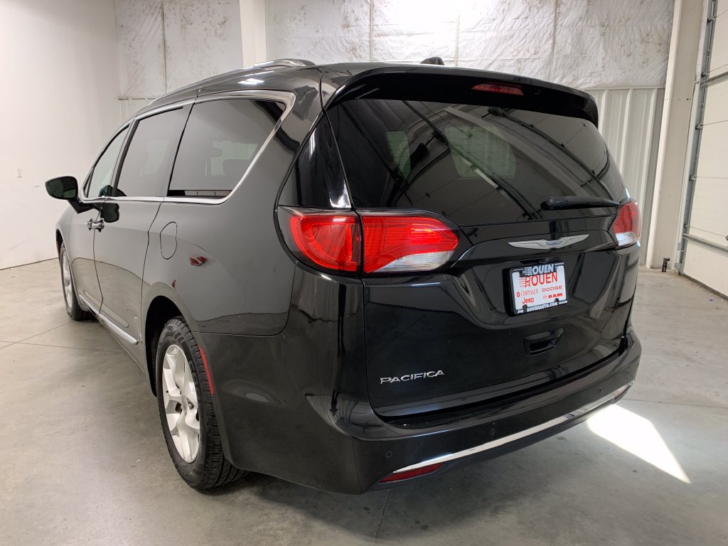 Used 2017 Chrysler Pacifica Touring-L Plus w/ Tire & Wheel Group FWD image 5