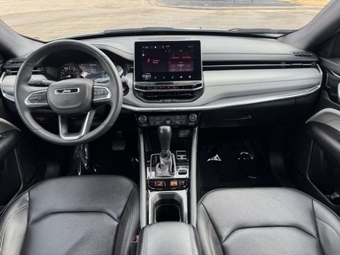 Used 2024 Jeep Compass Limited image 7