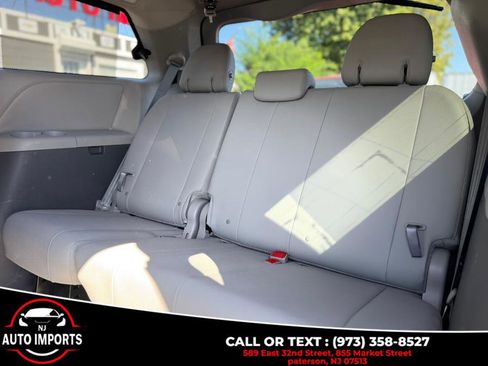 Used 2016 Toyota Sienna XLE Premium image 19
