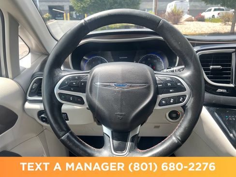 Used 2018 Chrysler Pacifica Touring-L w/ Advanced Safetytec Group FWD image 14