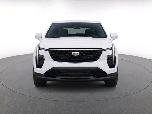 Certified 2024 Cadillac XT4 Luxury w/ Cold Weather Package FWD image 5