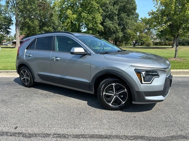 Certified 2023 Kia Niro LX FWD image 2