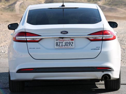 Used 2018 Ford Fusion SE FWD image 7