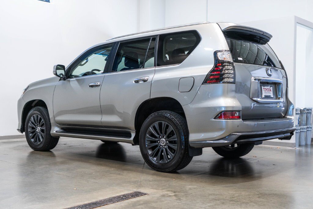 Used 2023 Lexus GX 460 Premium w/ Accessory Package AWD/4WD image 7