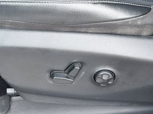 Used 2020 Chrysler Pacifica Touring-L FWD image 23