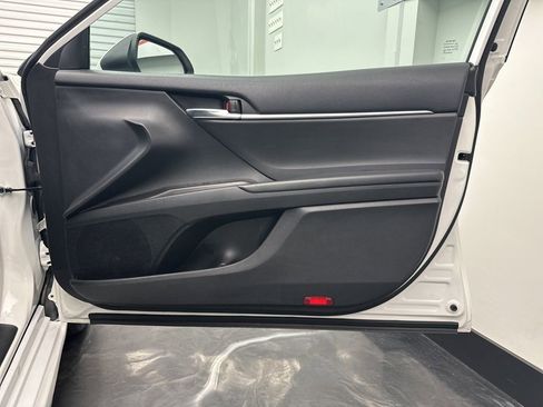 Used 2022 Toyota Camry SE image 10