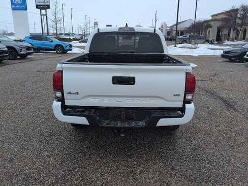 Used 2023 Toyota Tacoma SR5 w/ Technology Package image 18
