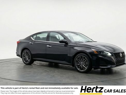 Used 2025 Nissan Altima 2.5 SV FWD image 1