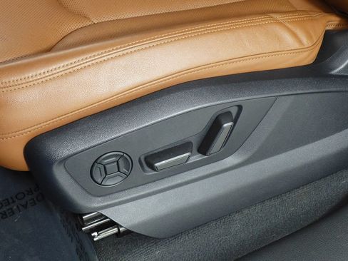 Used 2023 Audi Q8 Premium Plus w/ Premium Plus Package AWD/4WD image 23