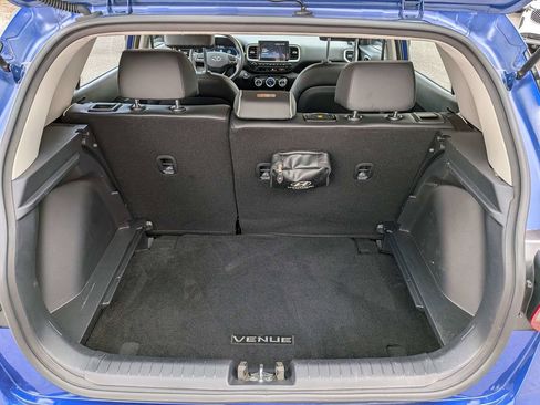 Used 2025 Hyundai Venue Limited FWD image 12