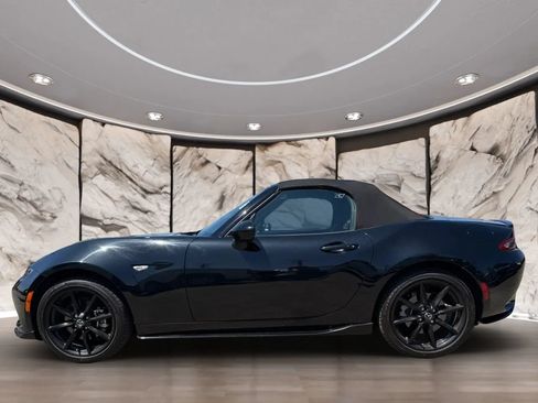 Used 2021 MAZDA MX-5 Miata Club w/ Appearance Package RWD image 5