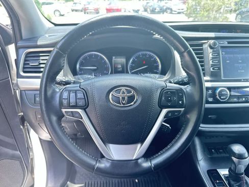 Used 2019 Toyota Highlander SE AWD/4WD image 17