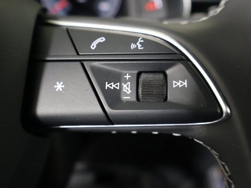 Used 2024 Audi Q8 Premium Plus image 31