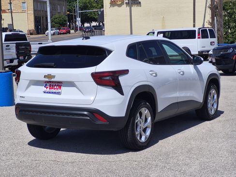 Used 2025 Chevrolet Trax LS w/ LS Convenience Package FWD image 6
