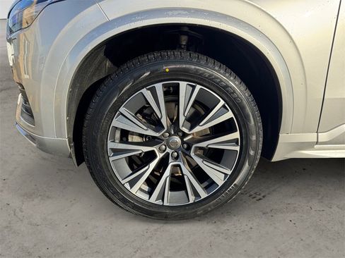 Certified 2022 Volvo XC90 T6 Momentum w/ Advanced Package image 7