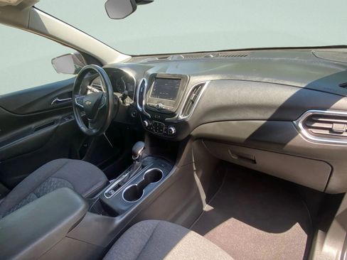 Used 2022 Chevrolet Equinox LT w/ Driver Convenience Package image 17