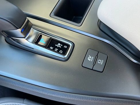 New 2026 Lexus UX 300h FWD image 22