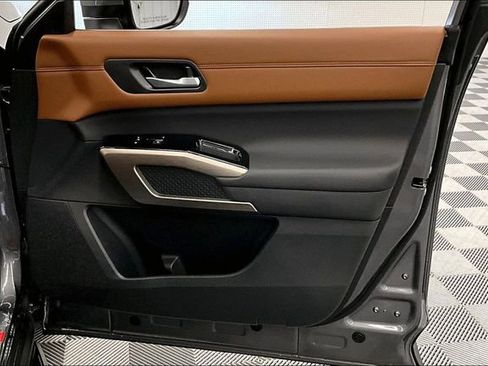 New 2025 Nissan Pathfinder Platinum w/ Lighting Package (N93) image 36