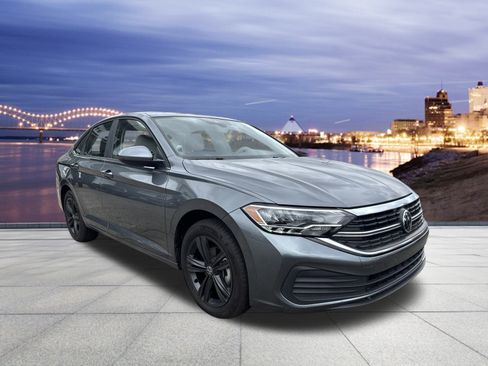 Certified 2024 Volkswagen Jetta SE w/ Panoramic Sunroof Package image 4