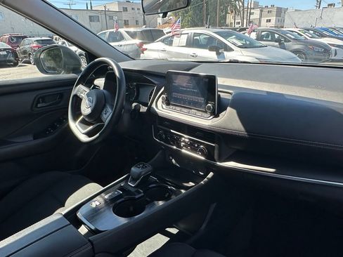 Used 2024 Nissan Rogue S FWD image 14