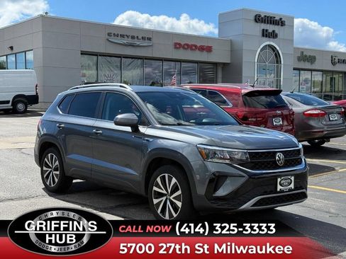 Used 2022 Volkswagen Taos SE AWD/4WD image 1