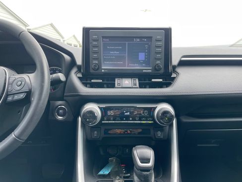 Used 2022 Toyota RAV4 XLE Premium FWD image 18