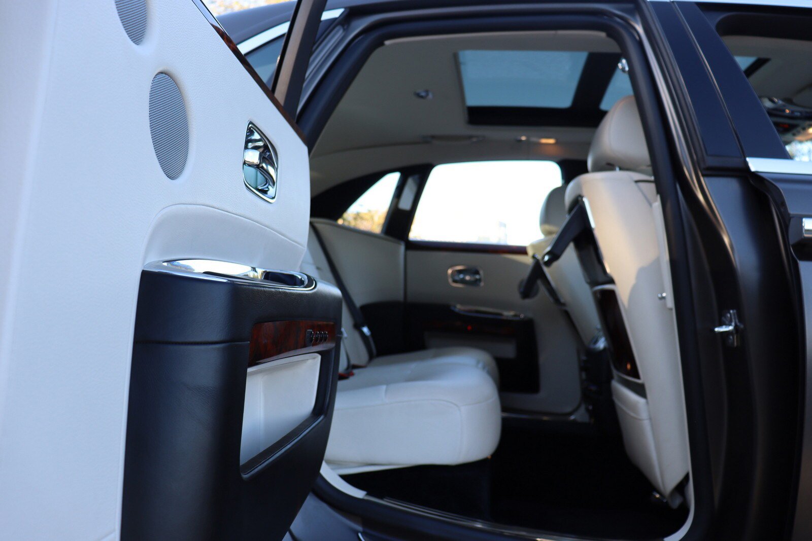 Used 2014 Rolls-Royce Ghost RWD image 24