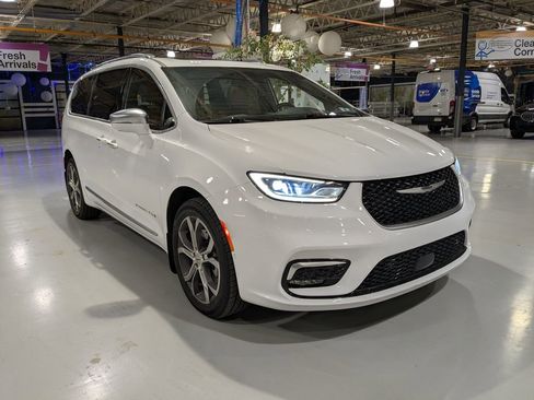 Used 2021 Chrysler Pacifica Pinnacle AWD/4WD image 5